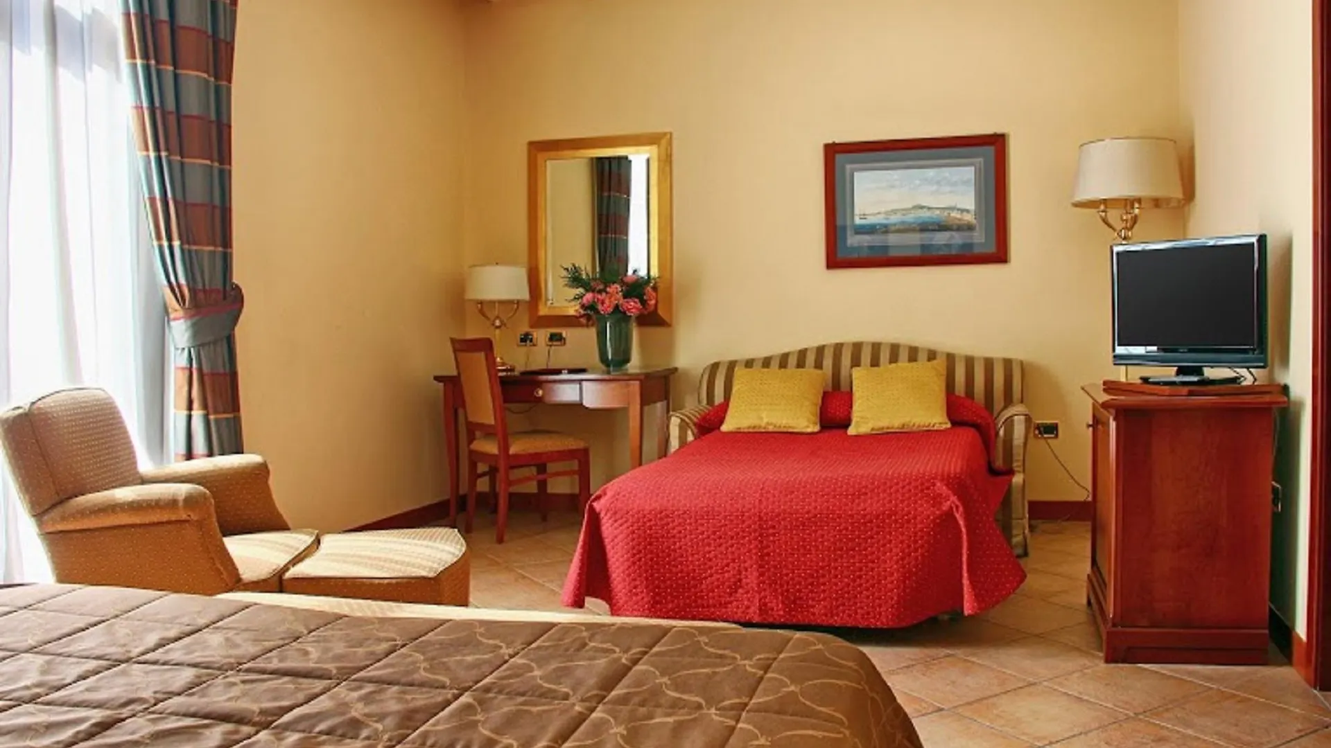 Le Cheminee Business Hotel Napoli 4*, נאפולי
