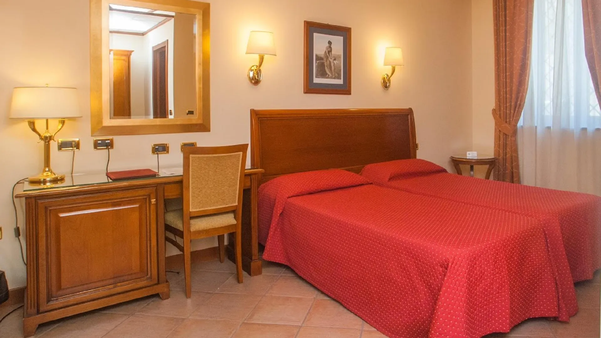 Le Cheminee Business Hotel Napoli 4*, נאפולי