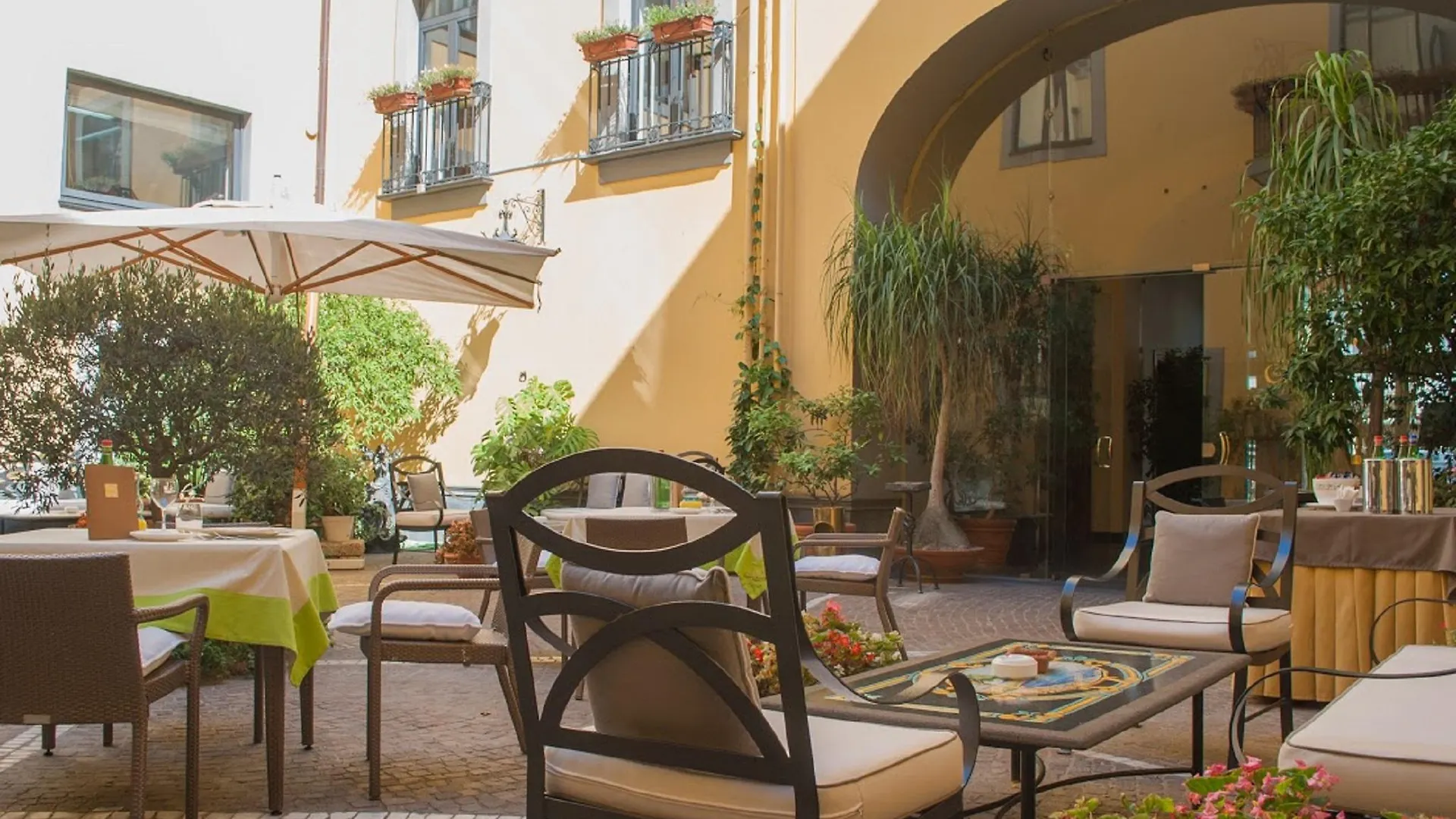Le Cheminee Business Hotel Napoli  נאפולי