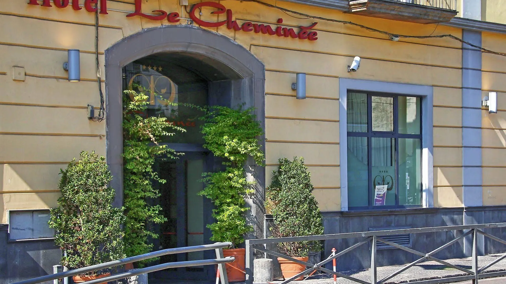 Le Cheminee Business Hotel Napoli 4*, נאפולי