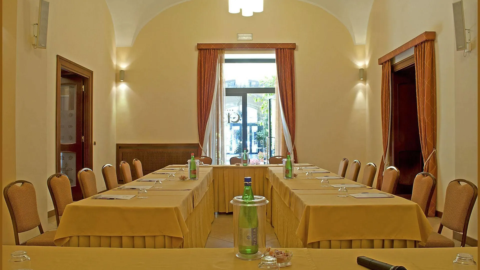 Le Cheminee Business Hotel Napoli 4*, נאפולי איטליה
